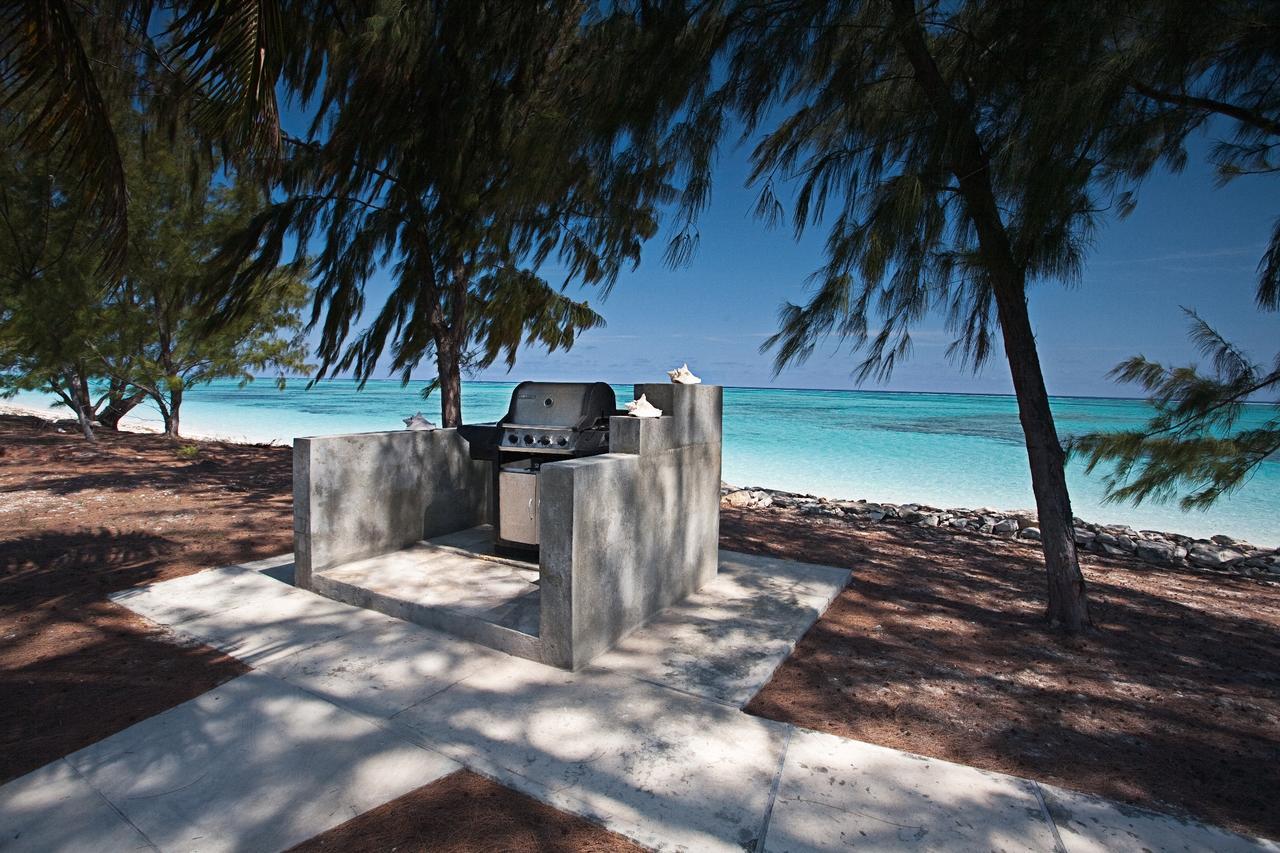 Hollywood Beach Suites Turks And Caicos Whitby Extérieur photo