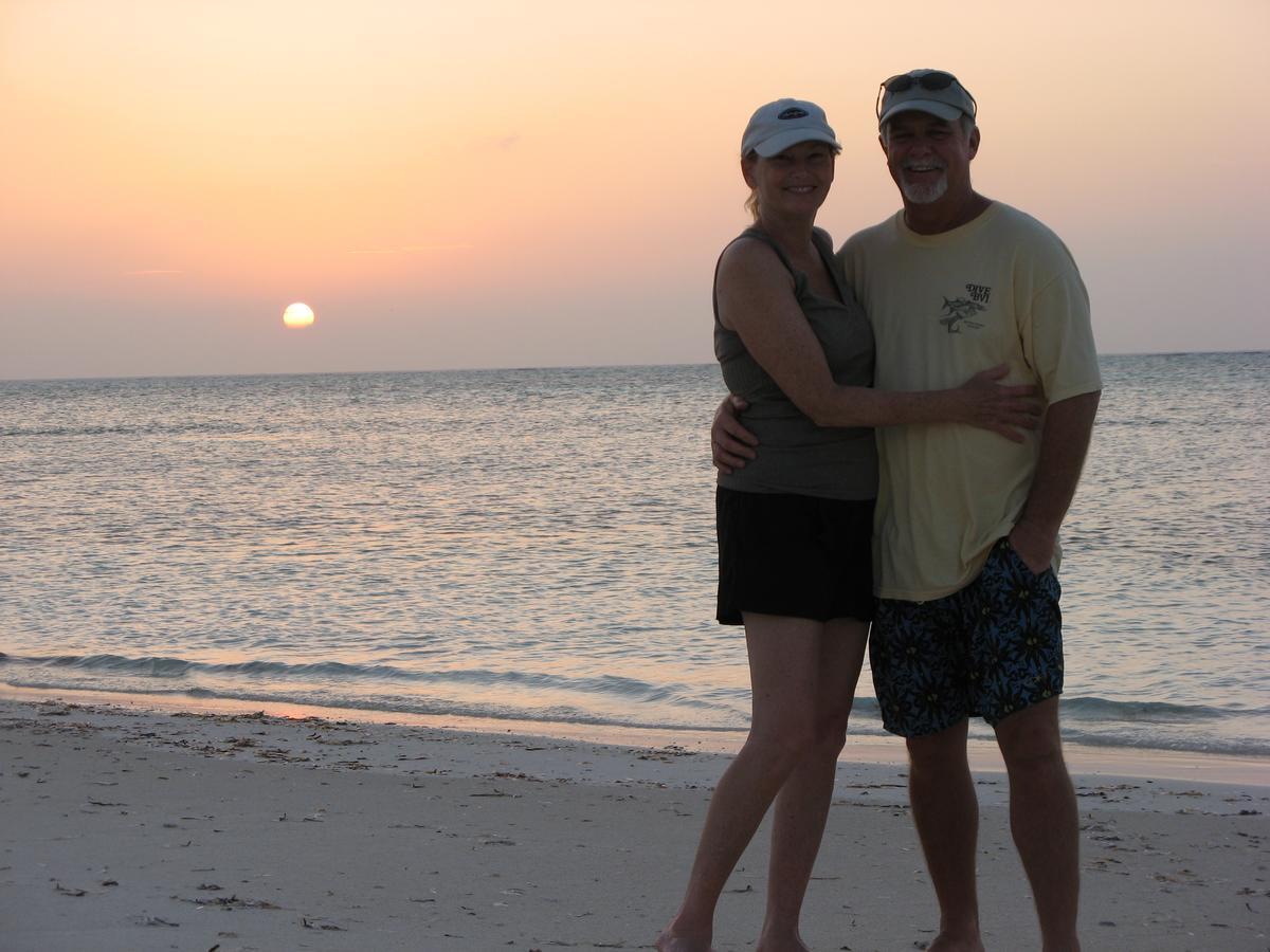Hollywood Beach Suites Turks And Caicos Whitby Extérieur photo
